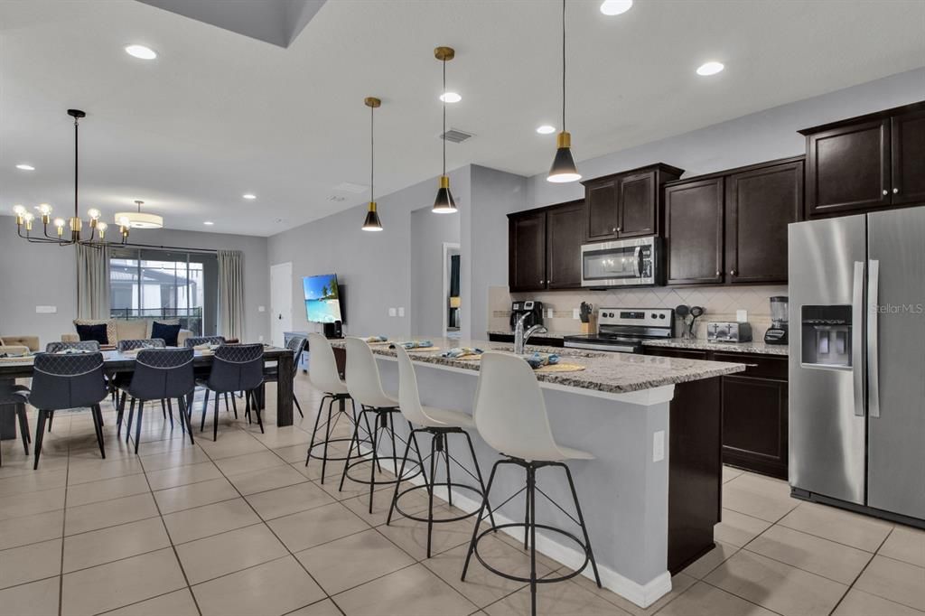 Activo con contrato: $3,800 (7 camas, 5 baños, 3314 Pies cuadrados)