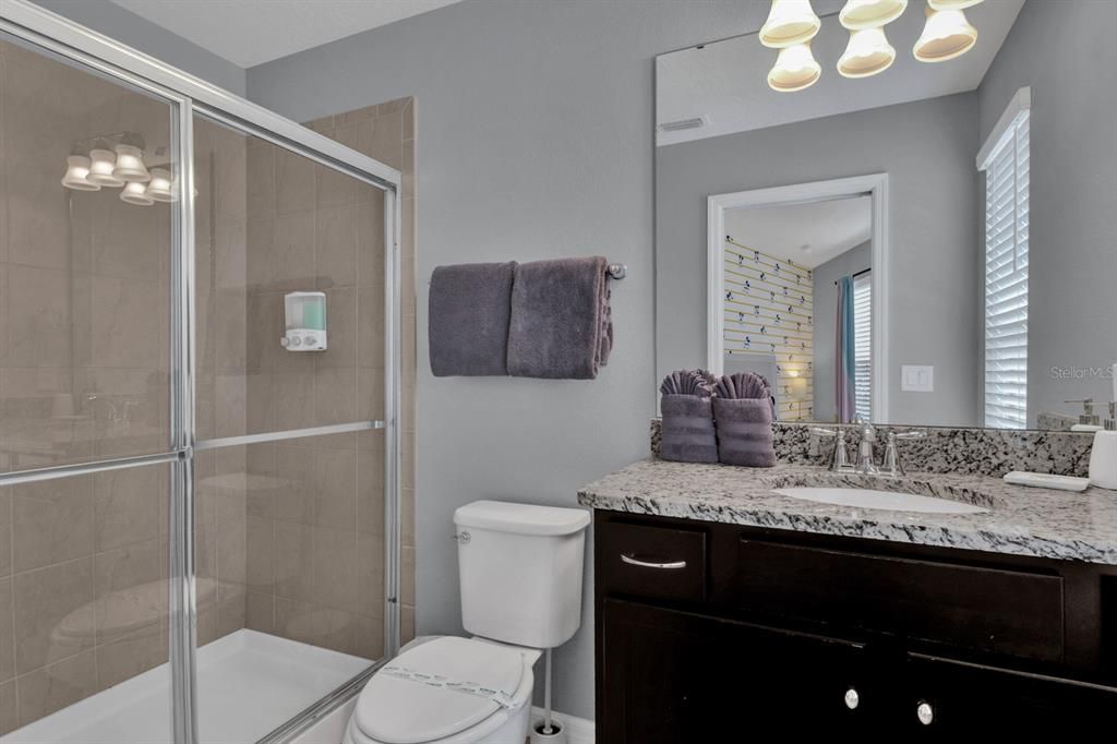 Activo con contrato: $3,800 (7 camas, 5 baños, 3314 Pies cuadrados)