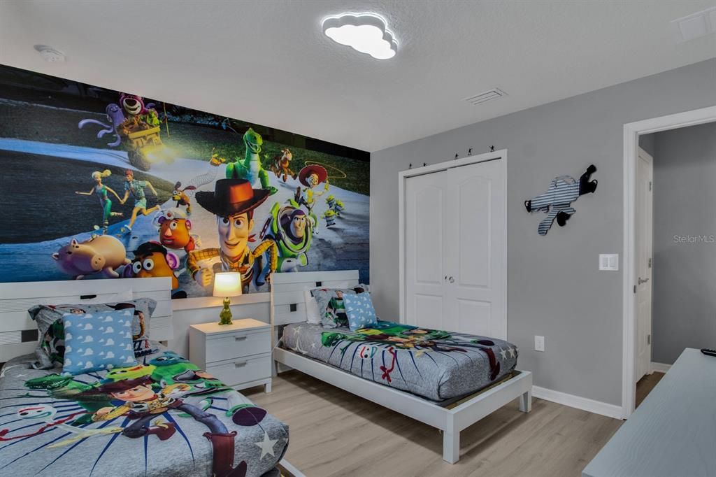 Activo con contrato: $3,800 (7 camas, 5 baños, 3314 Pies cuadrados)