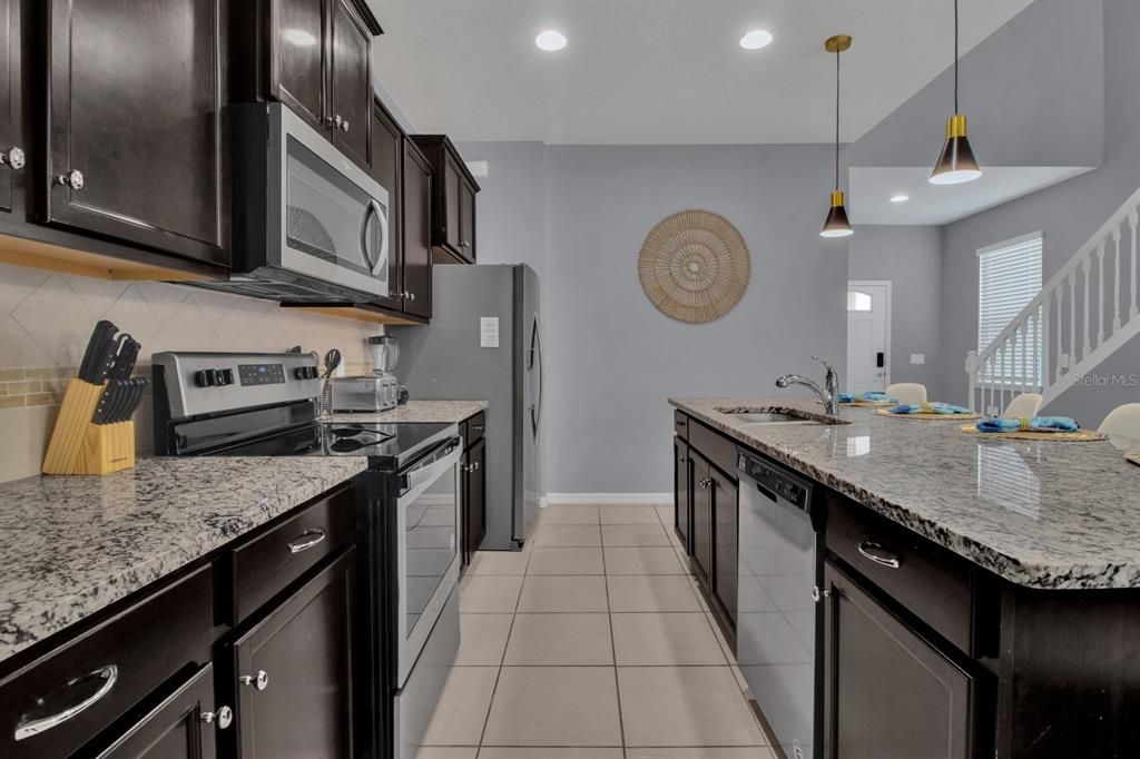 Activo con contrato: $3,800 (7 camas, 5 baños, 3314 Pies cuadrados)