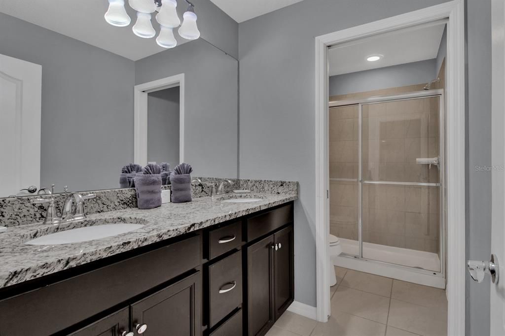 Activo con contrato: $3,800 (7 camas, 5 baños, 3314 Pies cuadrados)