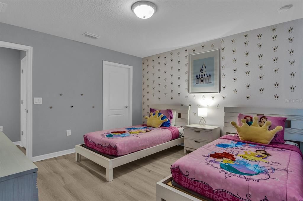 Activo con contrato: $3,800 (7 camas, 5 baños, 3314 Pies cuadrados)