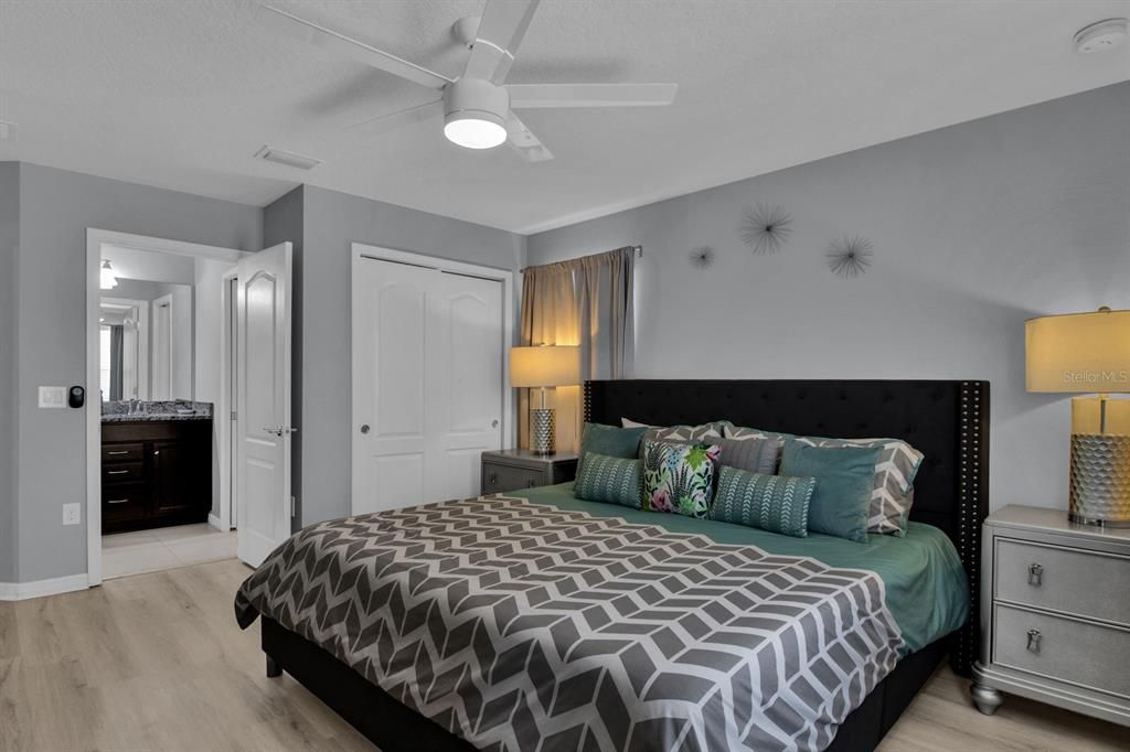 Activo con contrato: $3,800 (7 camas, 5 baños, 3314 Pies cuadrados)