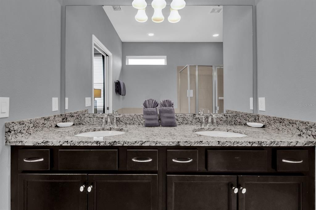 Activo con contrato: $3,800 (7 camas, 5 baños, 3314 Pies cuadrados)