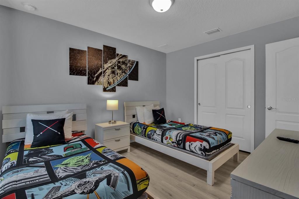 Activo con contrato: $3,800 (7 camas, 5 baños, 3314 Pies cuadrados)