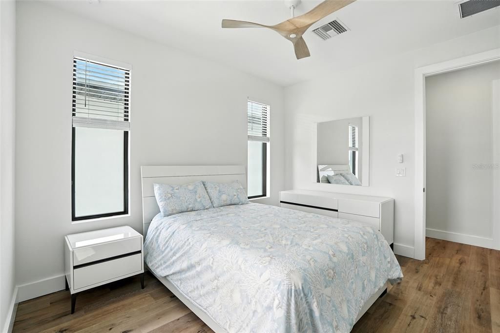 На продажу: $950,000 (3 спален, 2 ванн, 2316 Квадратных фут)