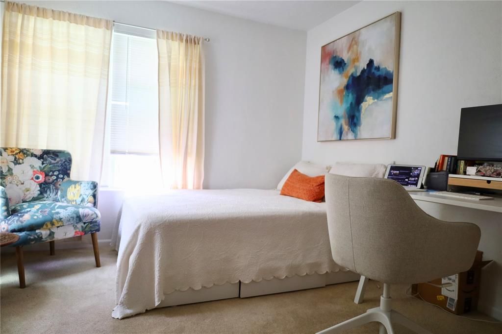 合同活跃: $135,000 (2 贝兹, 2 浴室, 1110 平方英尺)