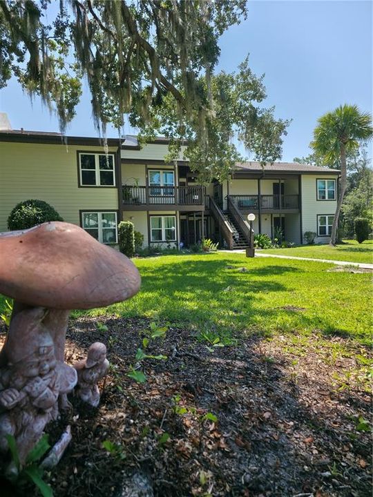 合同活跃: $135,000 (2 贝兹, 2 浴室, 1110 平方英尺)