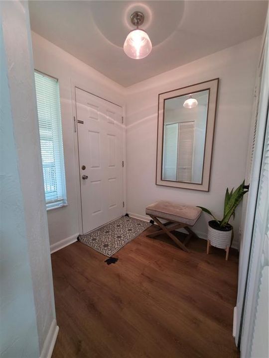 合同活跃: $135,000 (2 贝兹, 2 浴室, 1110 平方英尺)