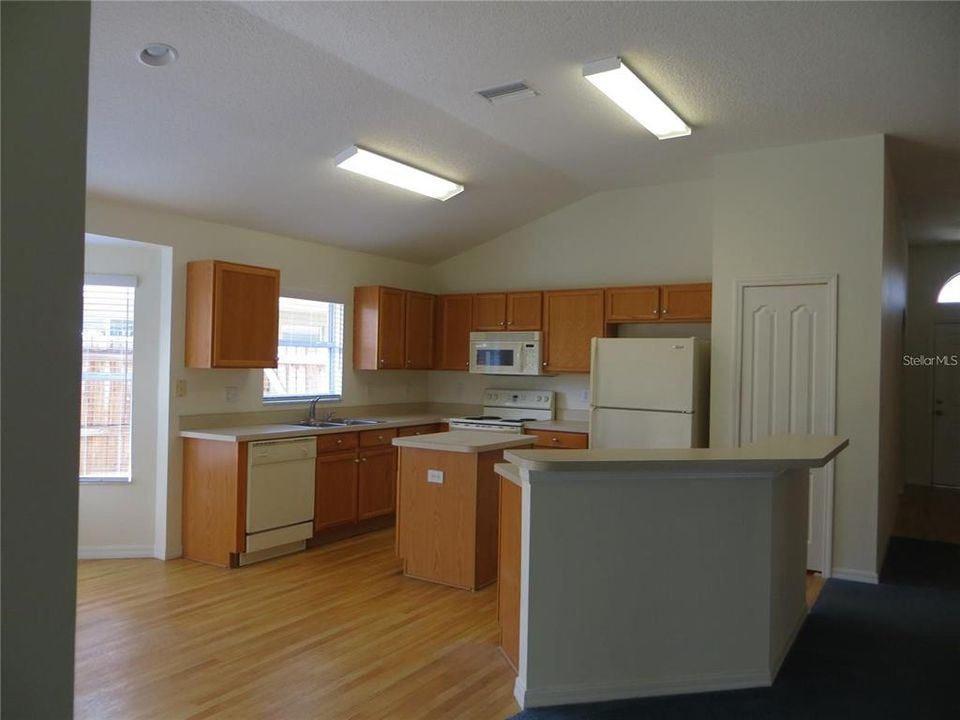 En Renta: $2,400 (3 camas, 2 baños, 1710 Pies cuadrados)