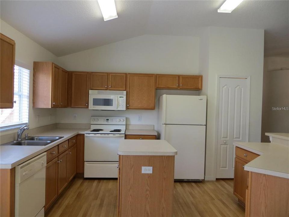 En Renta: $2,400 (3 camas, 2 baños, 1710 Pies cuadrados)