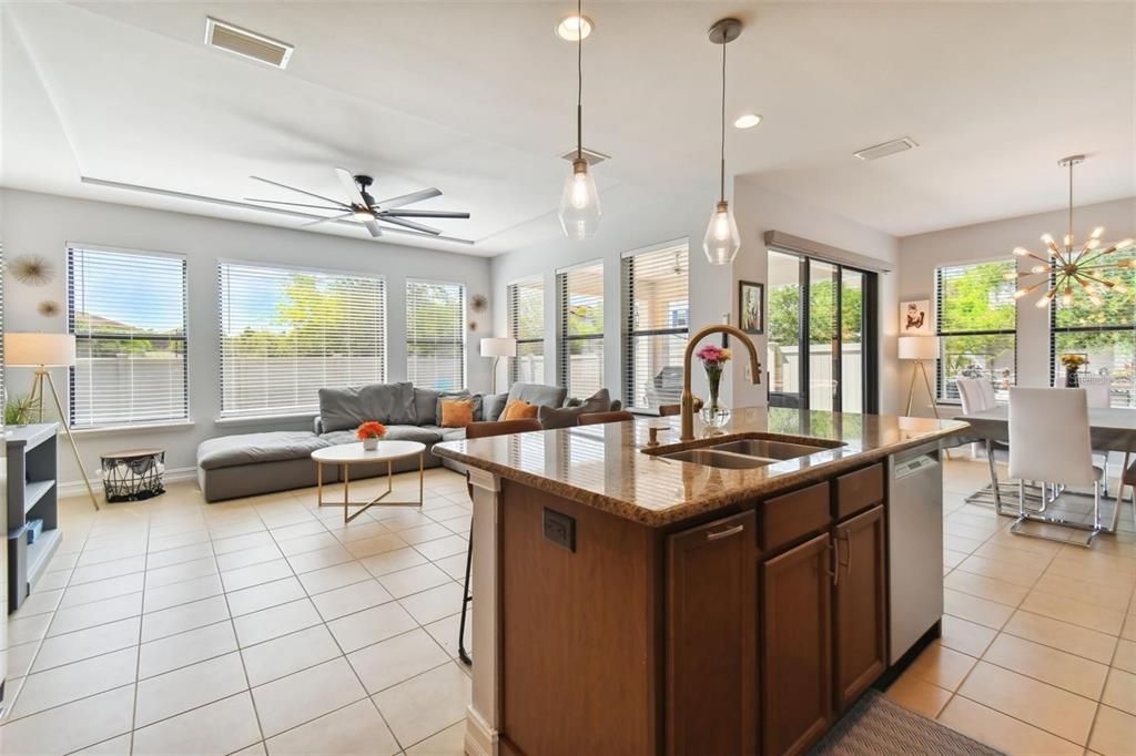 Activo con contrato: $500,000 (4 camas, 3 baños, 2379 Pies cuadrados)