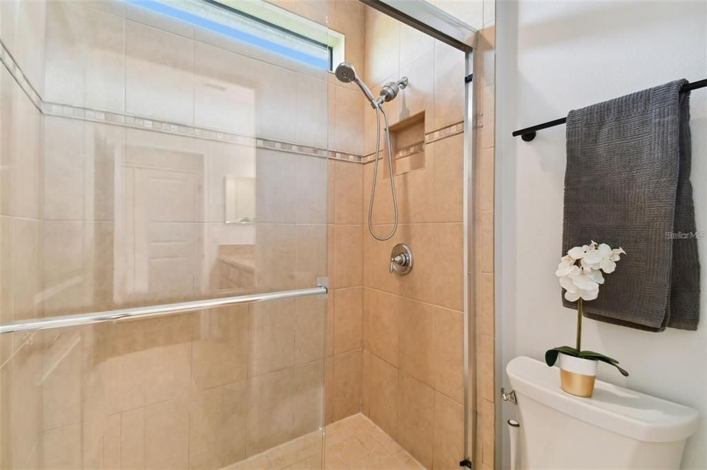 Activo con contrato: $500,000 (4 camas, 3 baños, 2379 Pies cuadrados)