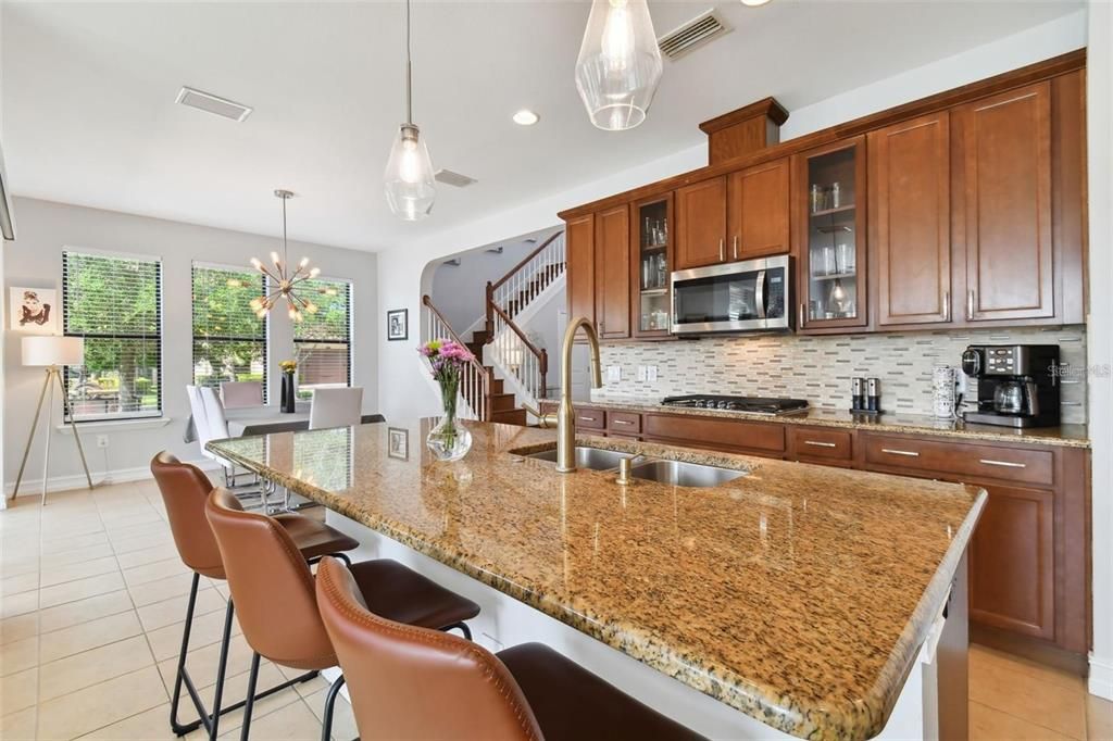 Activo con contrato: $500,000 (4 camas, 3 baños, 2379 Pies cuadrados)