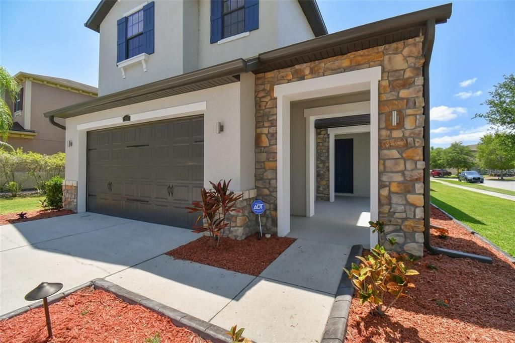 Activo con contrato: $500,000 (4 camas, 3 baños, 2379 Pies cuadrados)