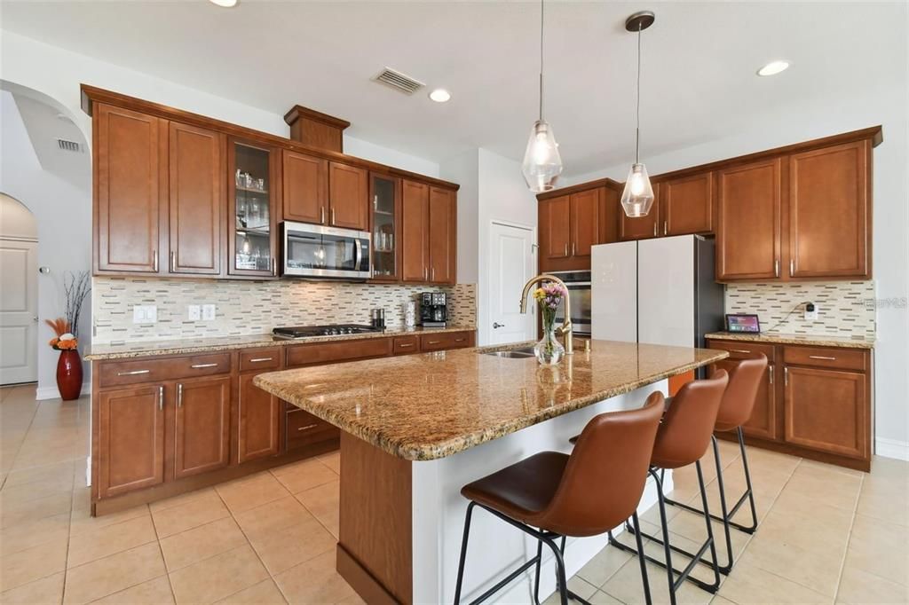 Activo con contrato: $500,000 (4 camas, 3 baños, 2379 Pies cuadrados)