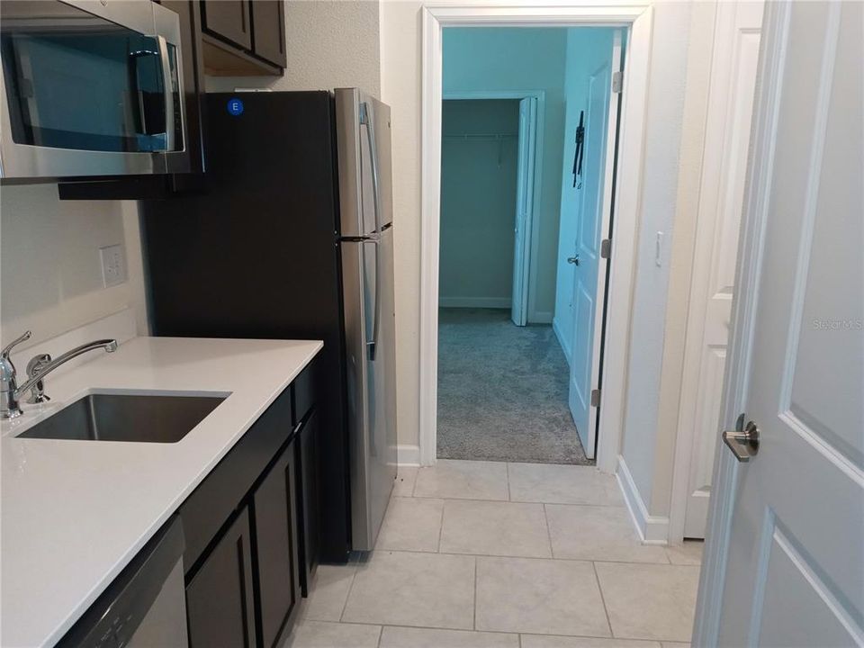 В аренду: $995 (1 спален, 1 ванн, 500 Квадратных фут)