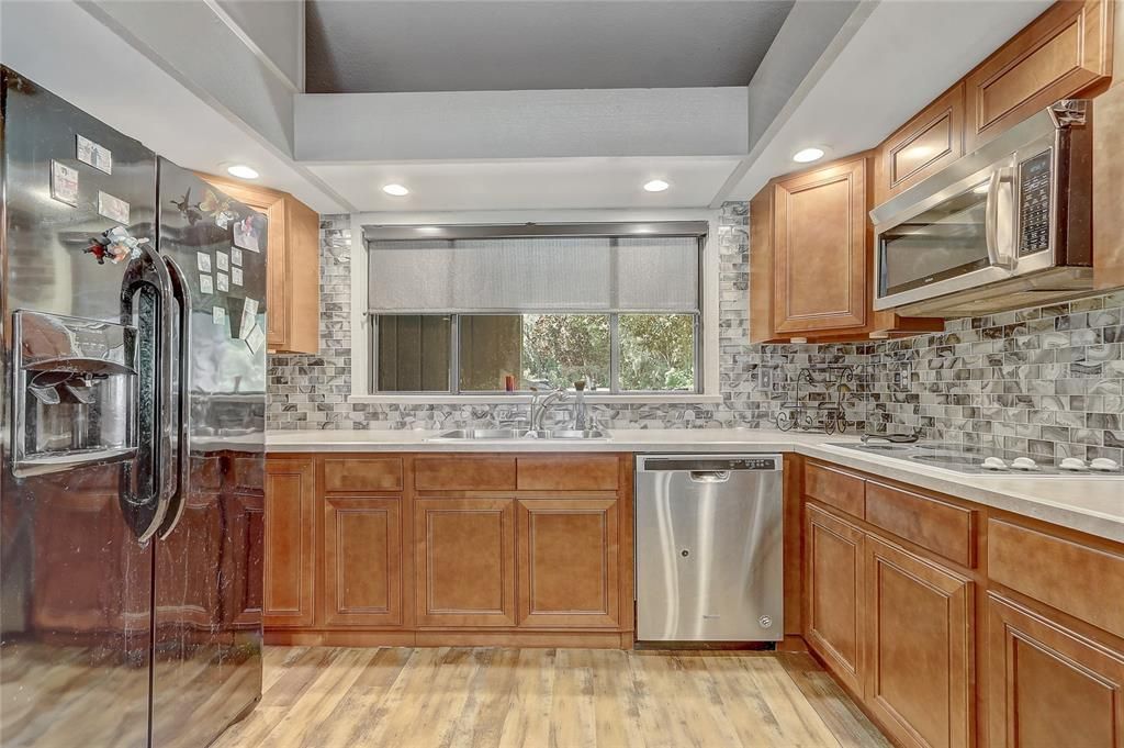 На продажу: $249,000 (2 спален, 2 ванн, 2131 Квадратных фут)