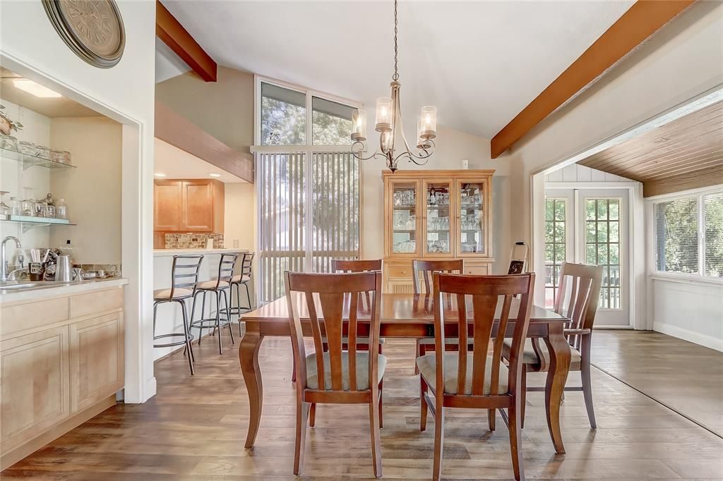 На продажу: $249,000 (2 спален, 2 ванн, 2131 Квадратных фут)