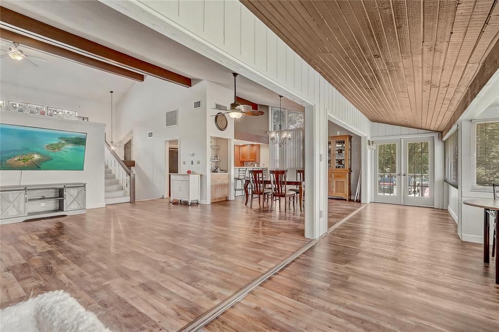 На продажу: $249,000 (2 спален, 2 ванн, 2131 Квадратных фут)