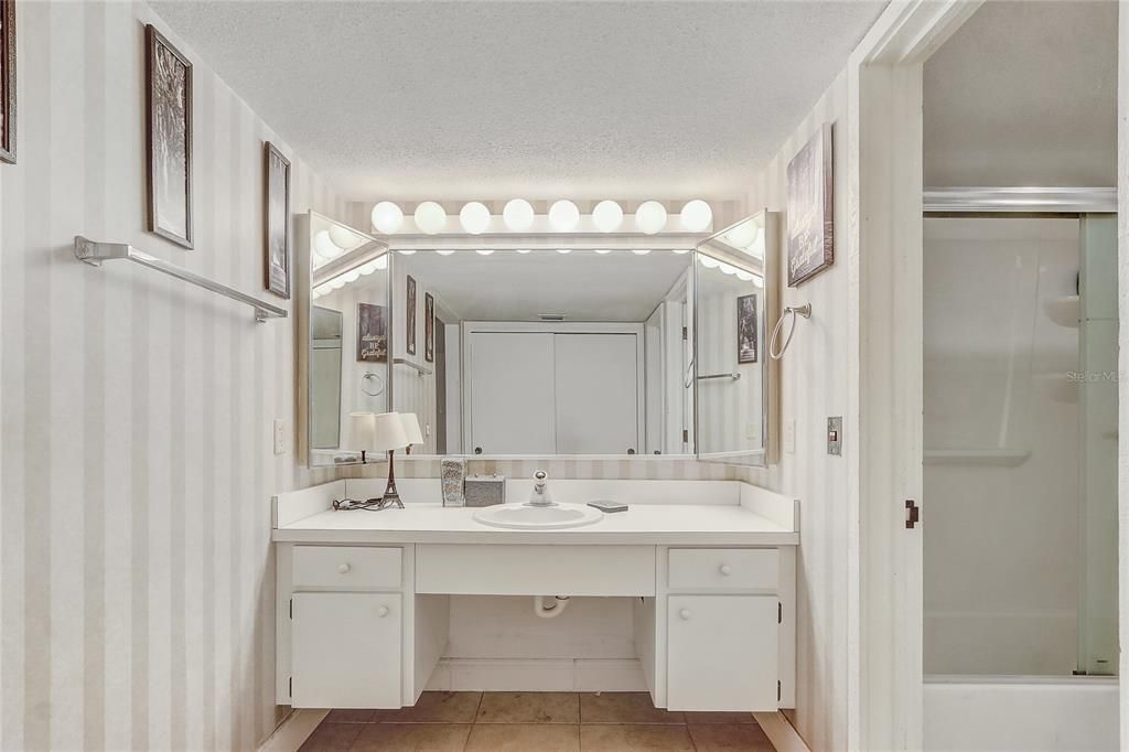 На продажу: $249,000 (2 спален, 2 ванн, 2131 Квадратных фут)