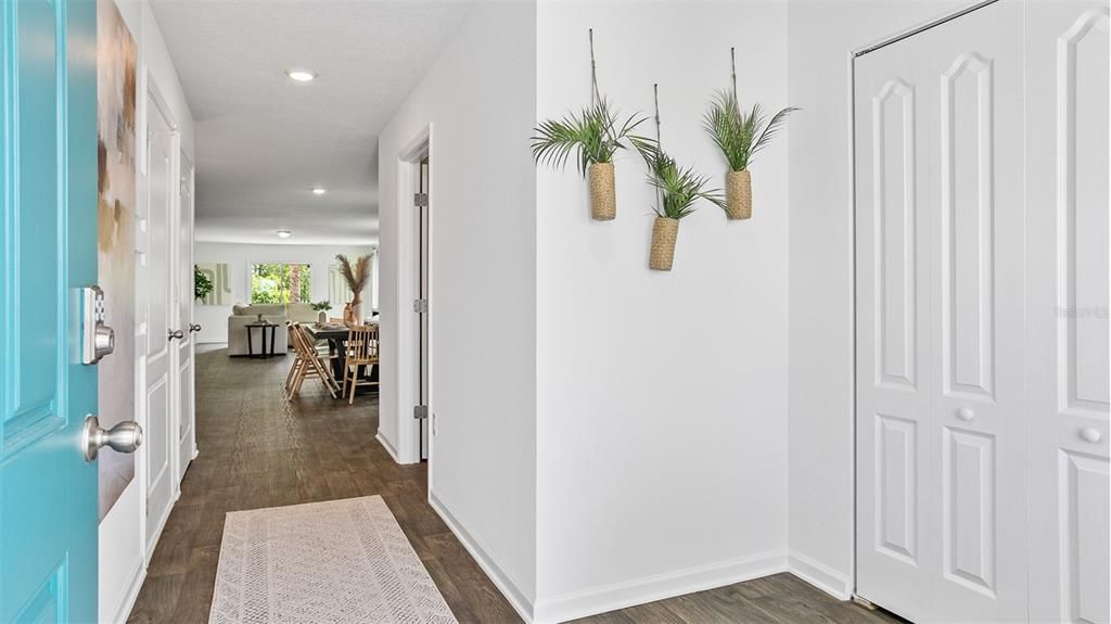 Activo con contrato: $354,990 (4 camas, 2 baños, 2113 Pies cuadrados)