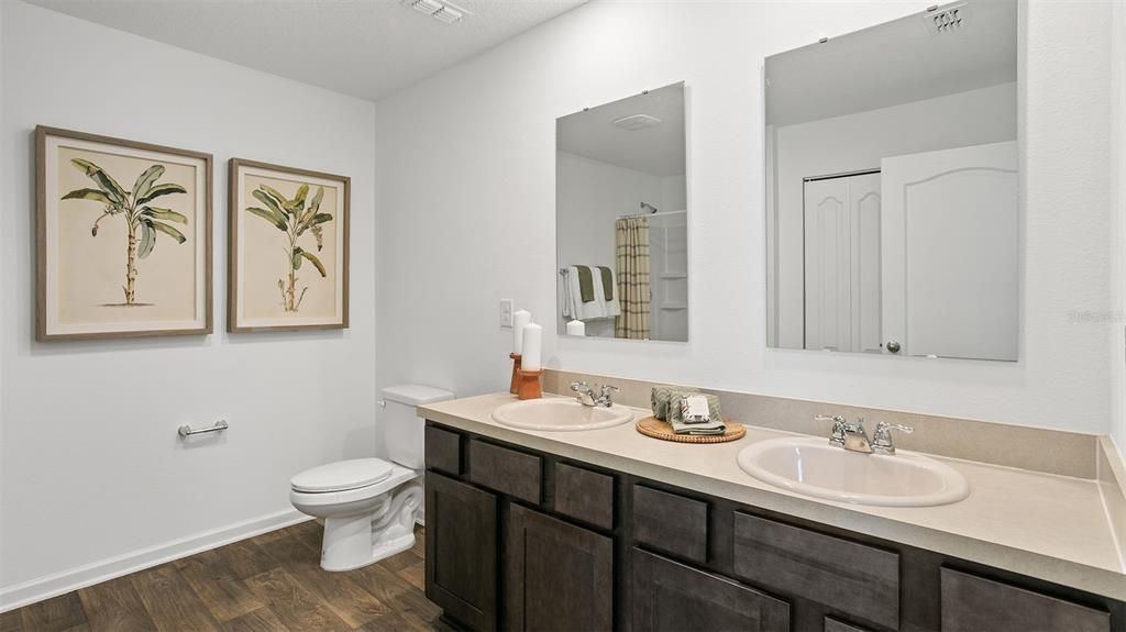 Activo con contrato: $354,990 (4 camas, 2 baños, 2113 Pies cuadrados)