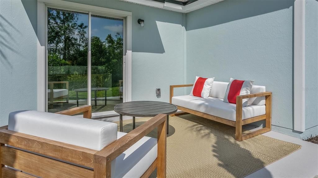 Activo con contrato: $354,990 (4 camas, 2 baños, 2113 Pies cuadrados)