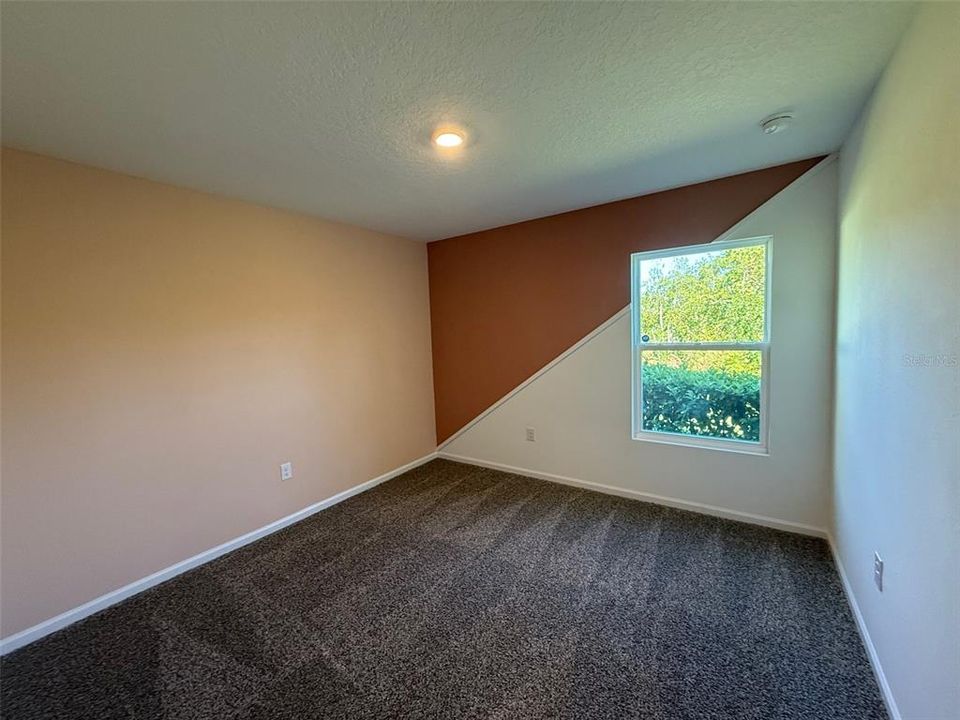 Activo con contrato: $354,990 (4 camas, 2 baños, 2113 Pies cuadrados)