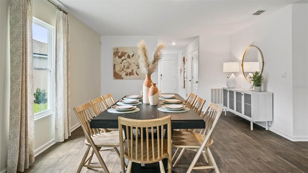 Activo con contrato: $354,990 (4 camas, 2 baños, 2113 Pies cuadrados)