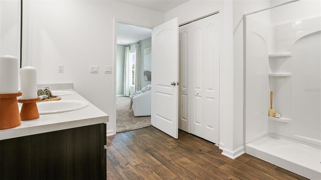 Activo con contrato: $354,990 (4 camas, 2 baños, 2113 Pies cuadrados)