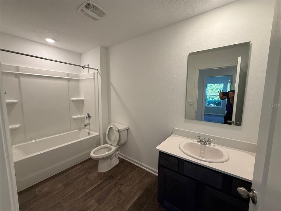 Activo con contrato: $354,990 (4 camas, 2 baños, 2113 Pies cuadrados)