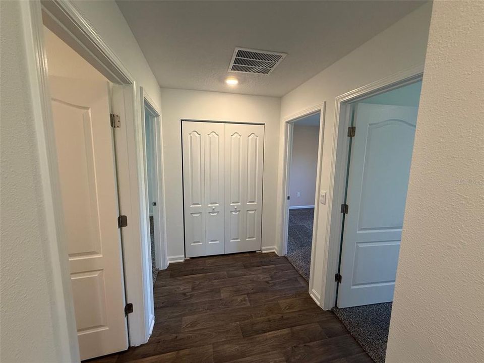 Activo con contrato: $354,990 (4 camas, 2 baños, 2113 Pies cuadrados)