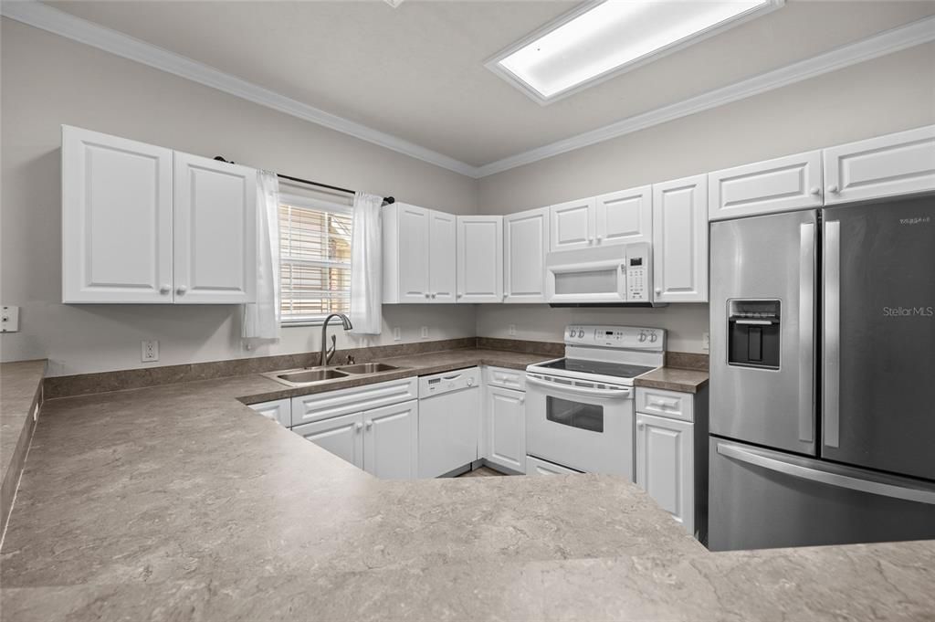 待售: $255,000 (2 贝兹, 2 浴室, 1207 平方英尺)