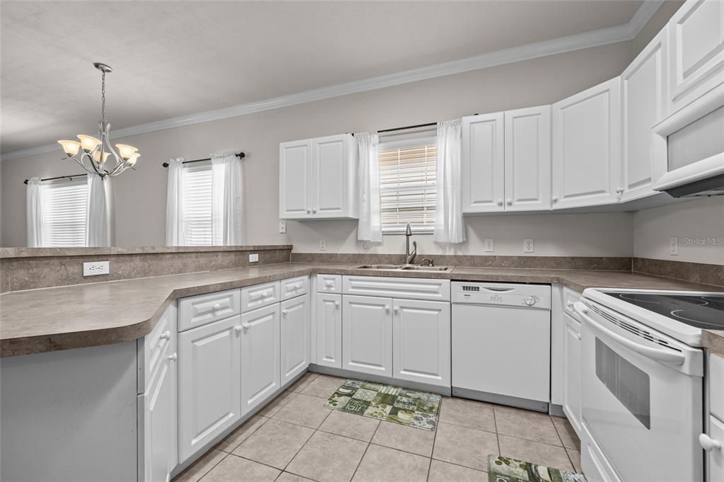 待售: $255,000 (2 贝兹, 2 浴室, 1207 平方英尺)