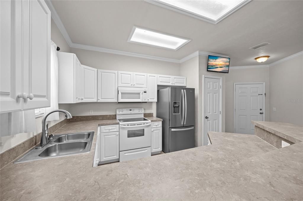 待售: $255,000 (2 贝兹, 2 浴室, 1207 平方英尺)