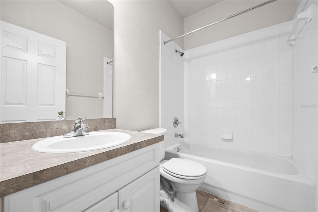 待售: $255,000 (2 贝兹, 2 浴室, 1207 平方英尺)