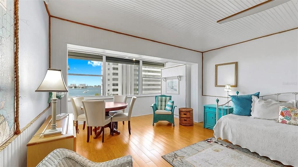 Под контрактом: $125,000 (0 спален, 1 ванн, 530 Квадратных фут)