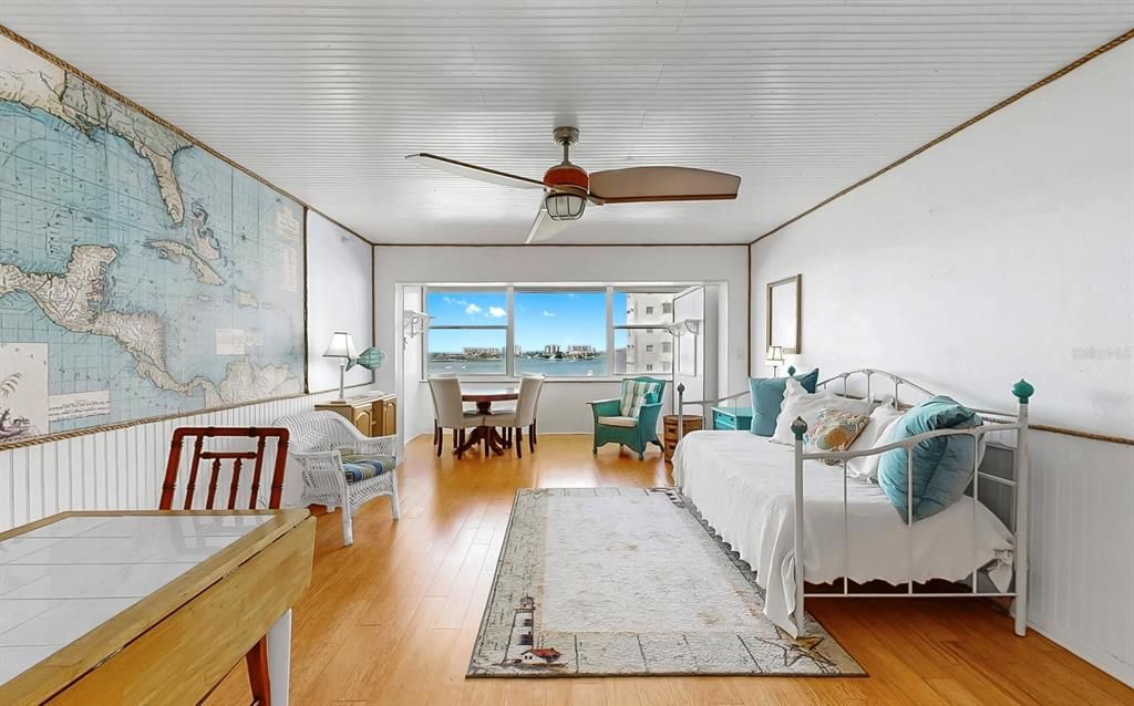 Под контрактом: $125,000 (0 спален, 1 ванн, 530 Квадратных фут)