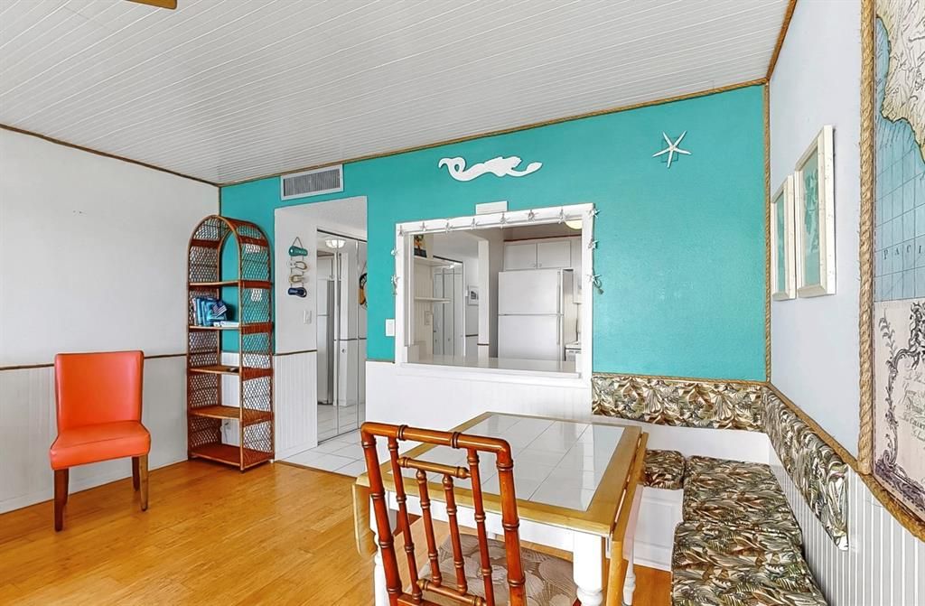 Под контрактом: $125,000 (0 спален, 1 ванн, 530 Квадратных фут)