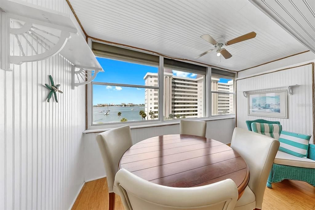 Под контрактом: $125,000 (0 спален, 1 ванн, 530 Квадратных фут)