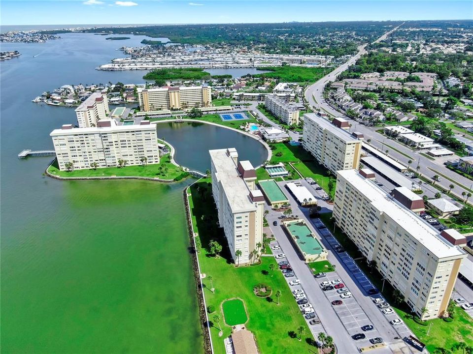 Под контрактом: $125,000 (0 спален, 1 ванн, 530 Квадратных фут)