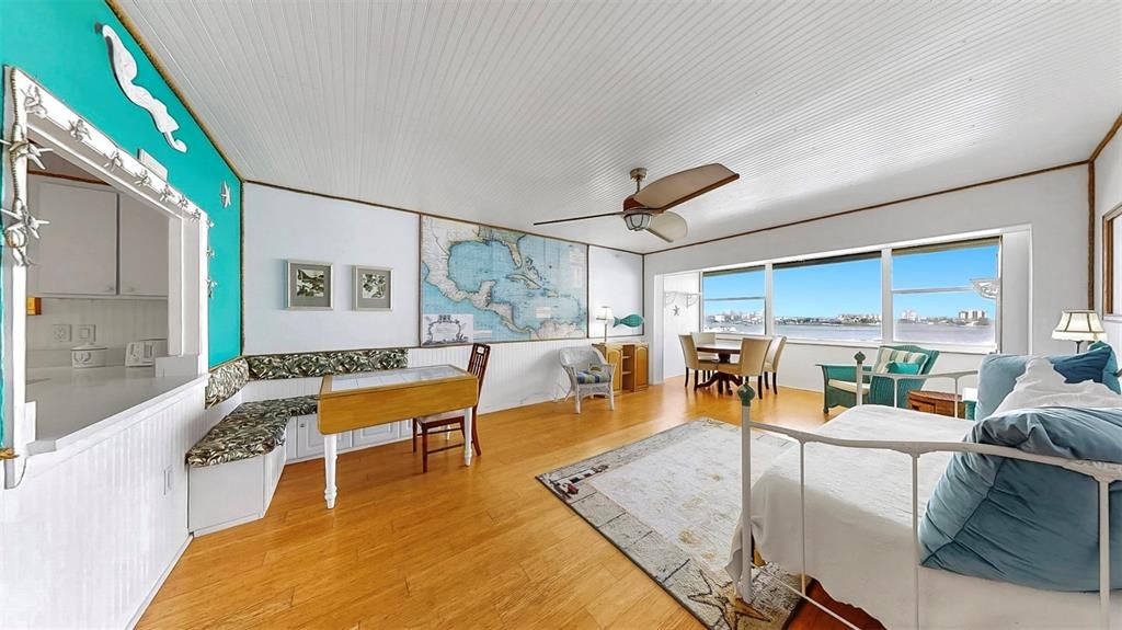 Под контрактом: $125,000 (0 спален, 1 ванн, 530 Квадратных фут)