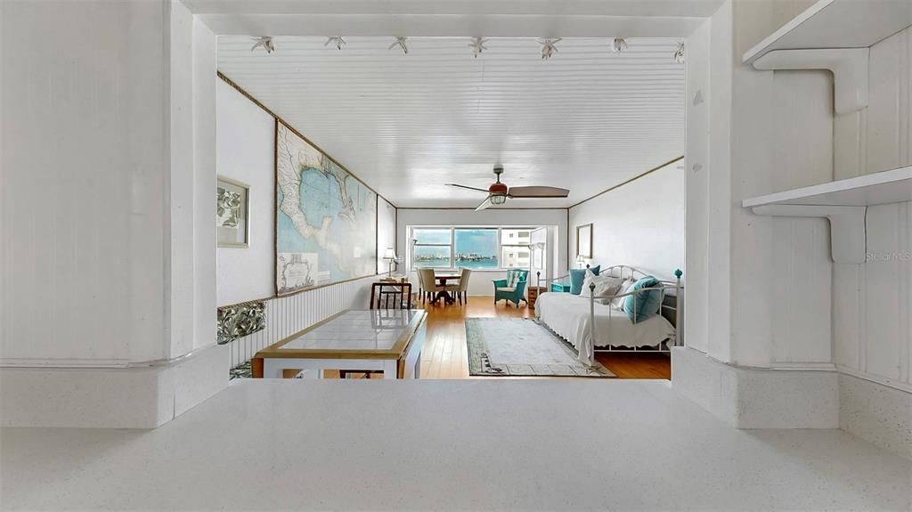 Под контрактом: $125,000 (0 спален, 1 ванн, 530 Квадратных фут)