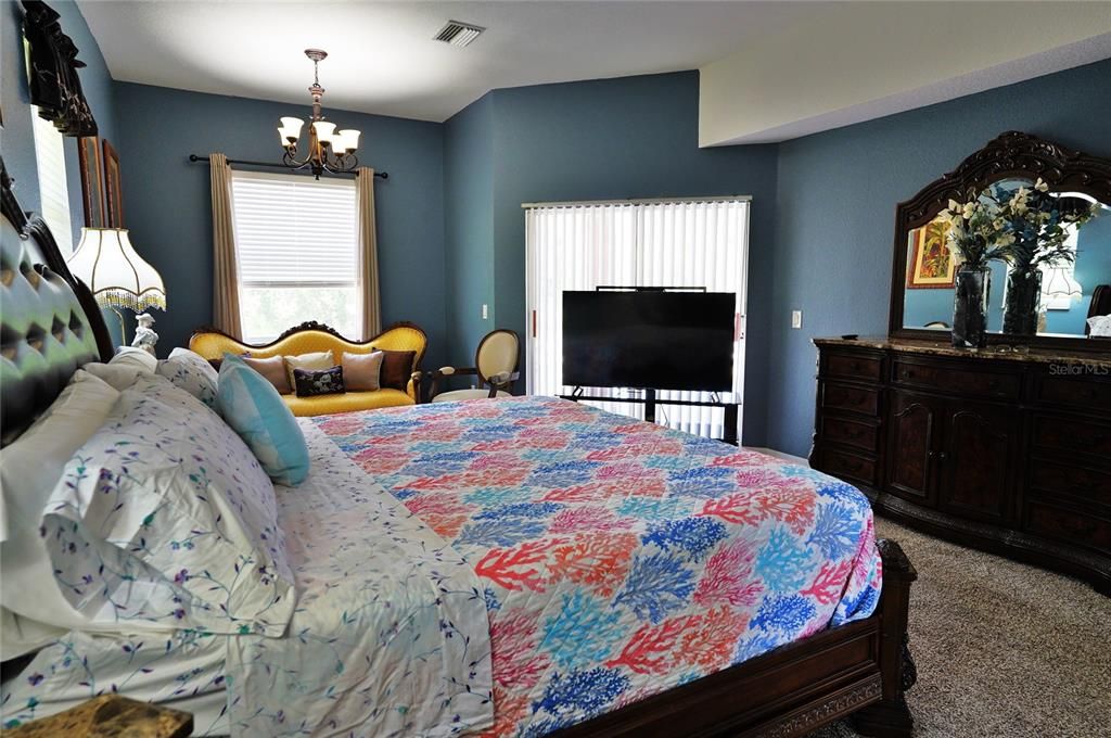 En Renta: $2,300 (3 camas, 2 baños, 2273 Pies cuadrados)