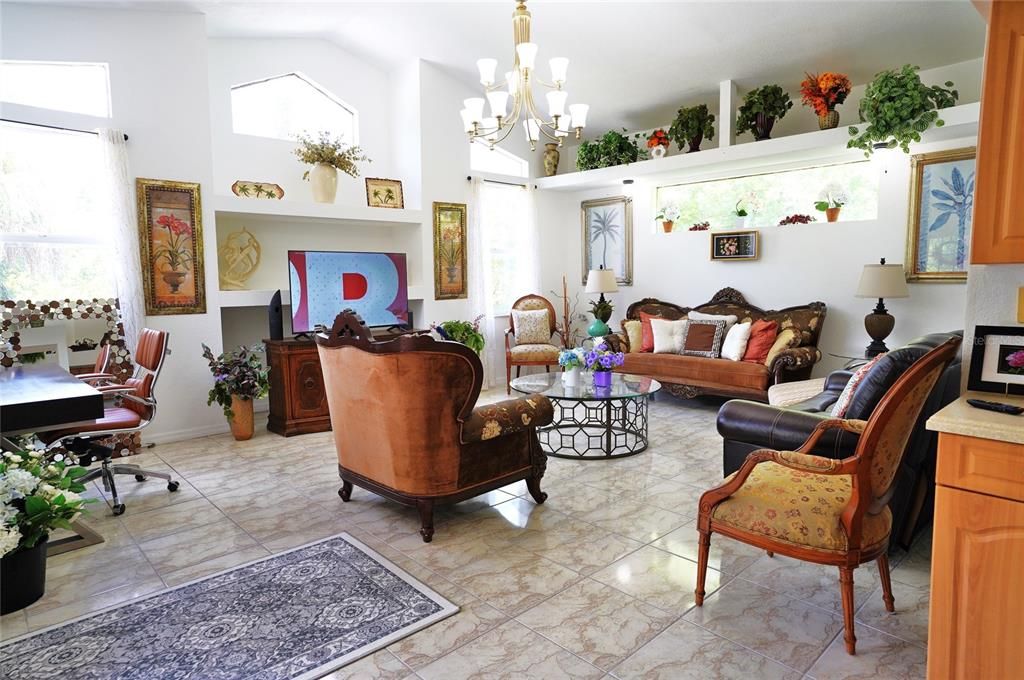 En Renta: $2,300 (3 camas, 2 baños, 2273 Pies cuadrados)