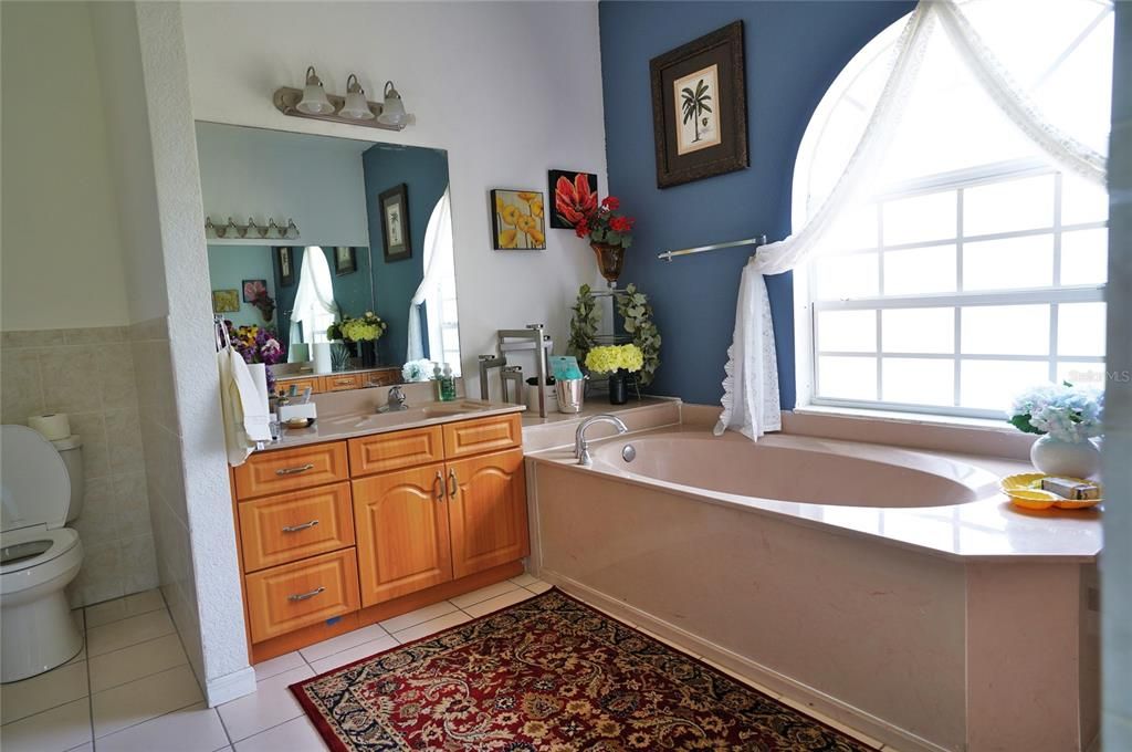 En Renta: $2,300 (3 camas, 2 baños, 2273 Pies cuadrados)