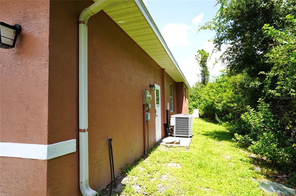 En Renta: $2,300 (3 camas, 2 baños, 2273 Pies cuadrados)