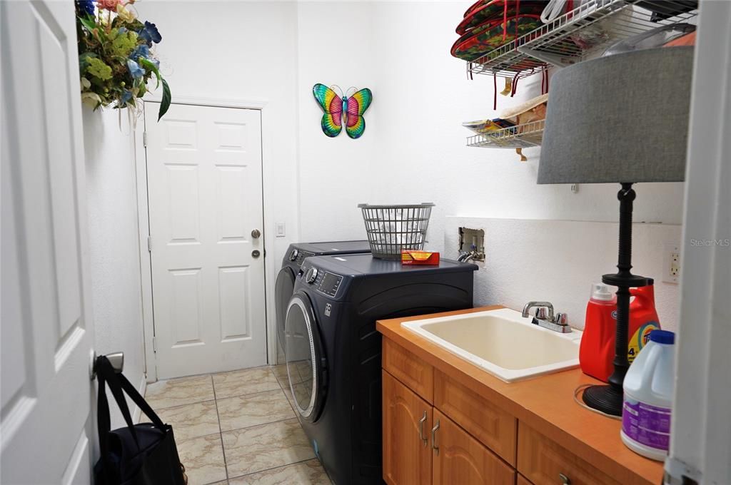 En Renta: $2,300 (3 camas, 2 baños, 2273 Pies cuadrados)