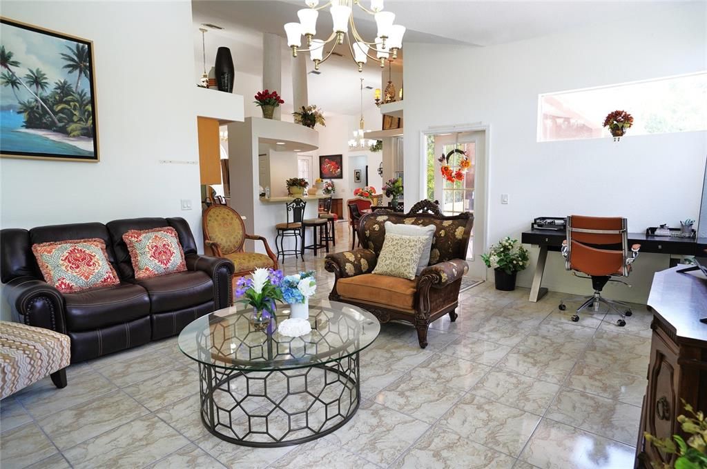 En Renta: $2,300 (3 camas, 2 baños, 2273 Pies cuadrados)